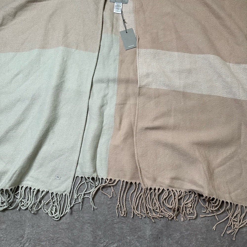 SOIA & KYO Two-Tone Open Front Poncho Beige Cream Soft Knit